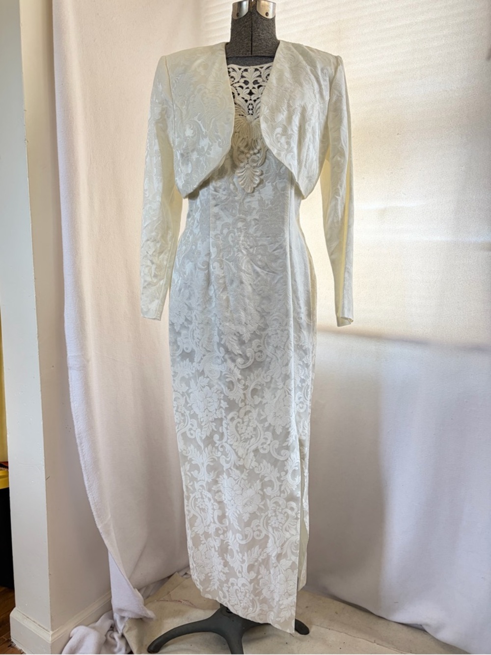 Vtg Scott McClintock white jacquard maxi and cropped jacket